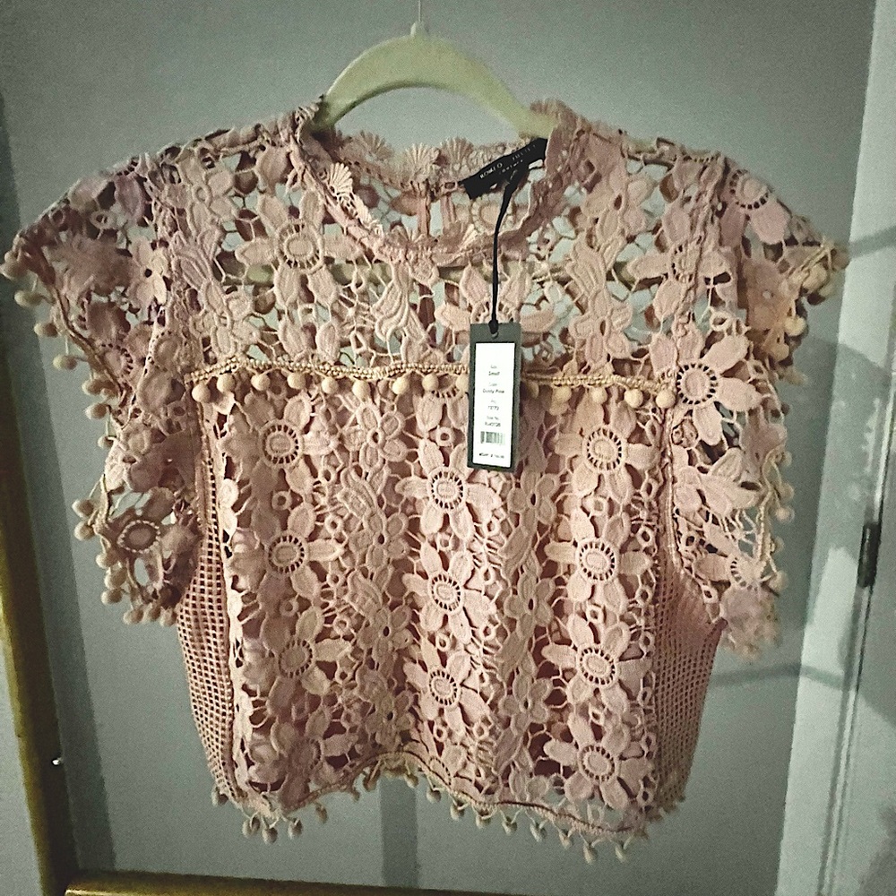 💜NWT💜 Romeo & Juliet Pink Floral Cut Out Top
